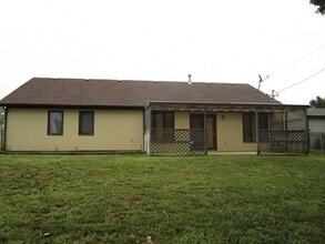 Building Photo - 320 Palomino Ln