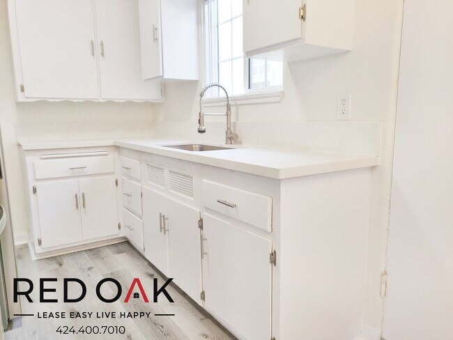 Building Photo - Charming One Bedroom Bungalow Available