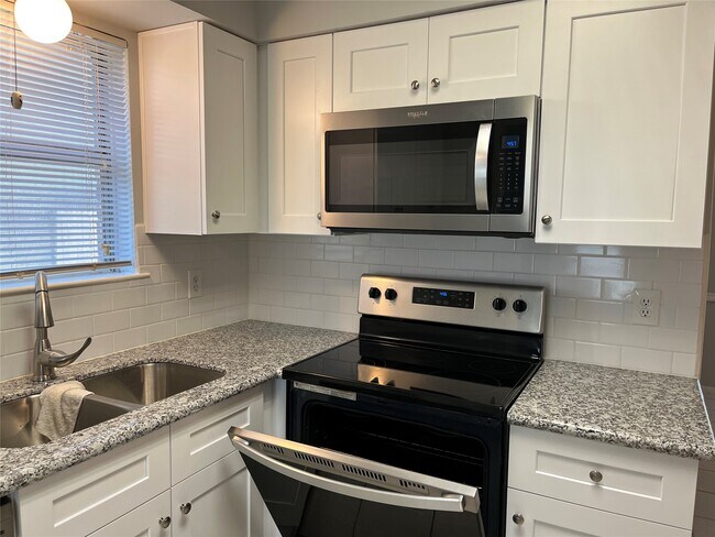 Foto del edificio - 402 Oak Harbor Dr