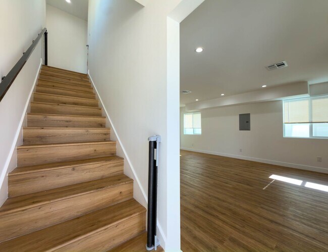 Building Photo - Spacious 3BR ADU w/ Private Patio!