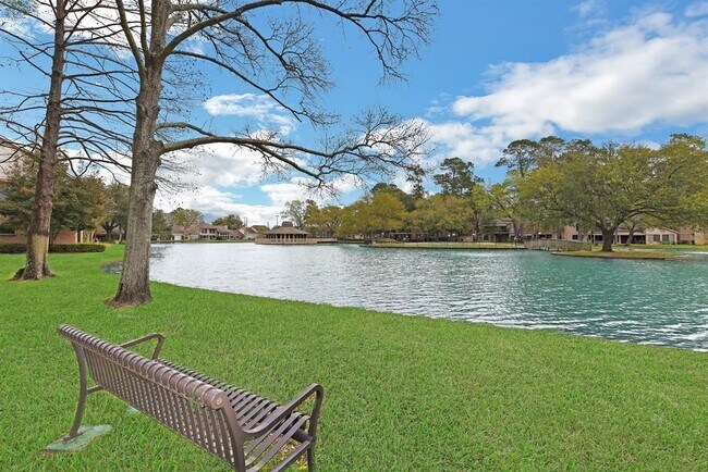 Building Photo - 201 Old Bridge Lake