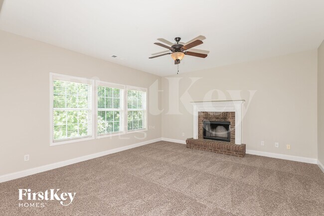 Foto del edificio - 6275 Cove Creek Dr