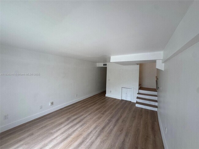 Building Photo - 1201 SW 42nd Ave