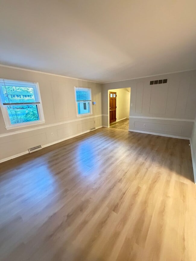 Building Photo - 222 Merion Rd