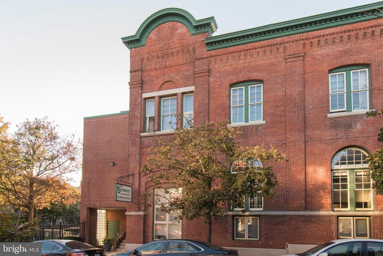 Primary Photo - 870 N 28th St