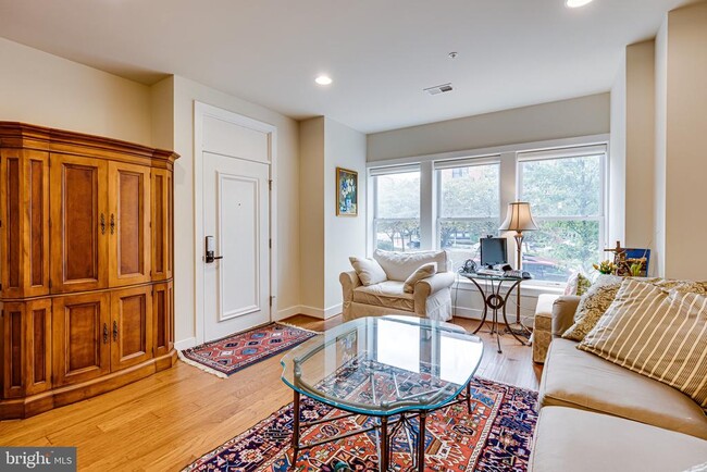 Foto del edificio - 622 E Howell Ave