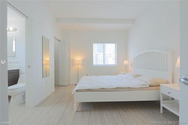 Building Photo - 2 br, 2 bath  - 481 NE 29th St Unit 601
