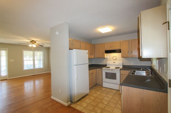 Building Photo - Adorable ranch home in convenient location...