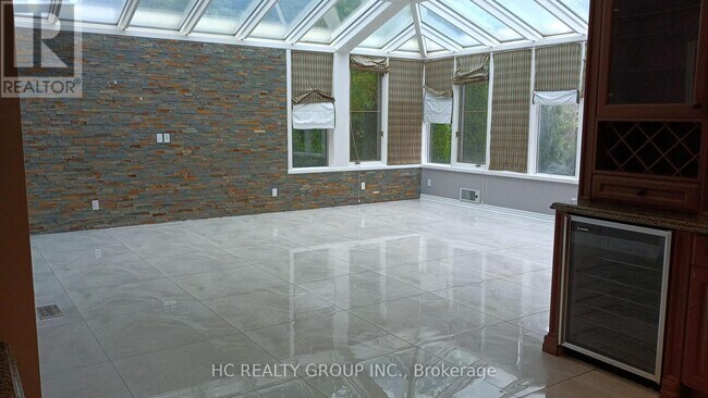 Building Photo - 52 Chiltern Hill