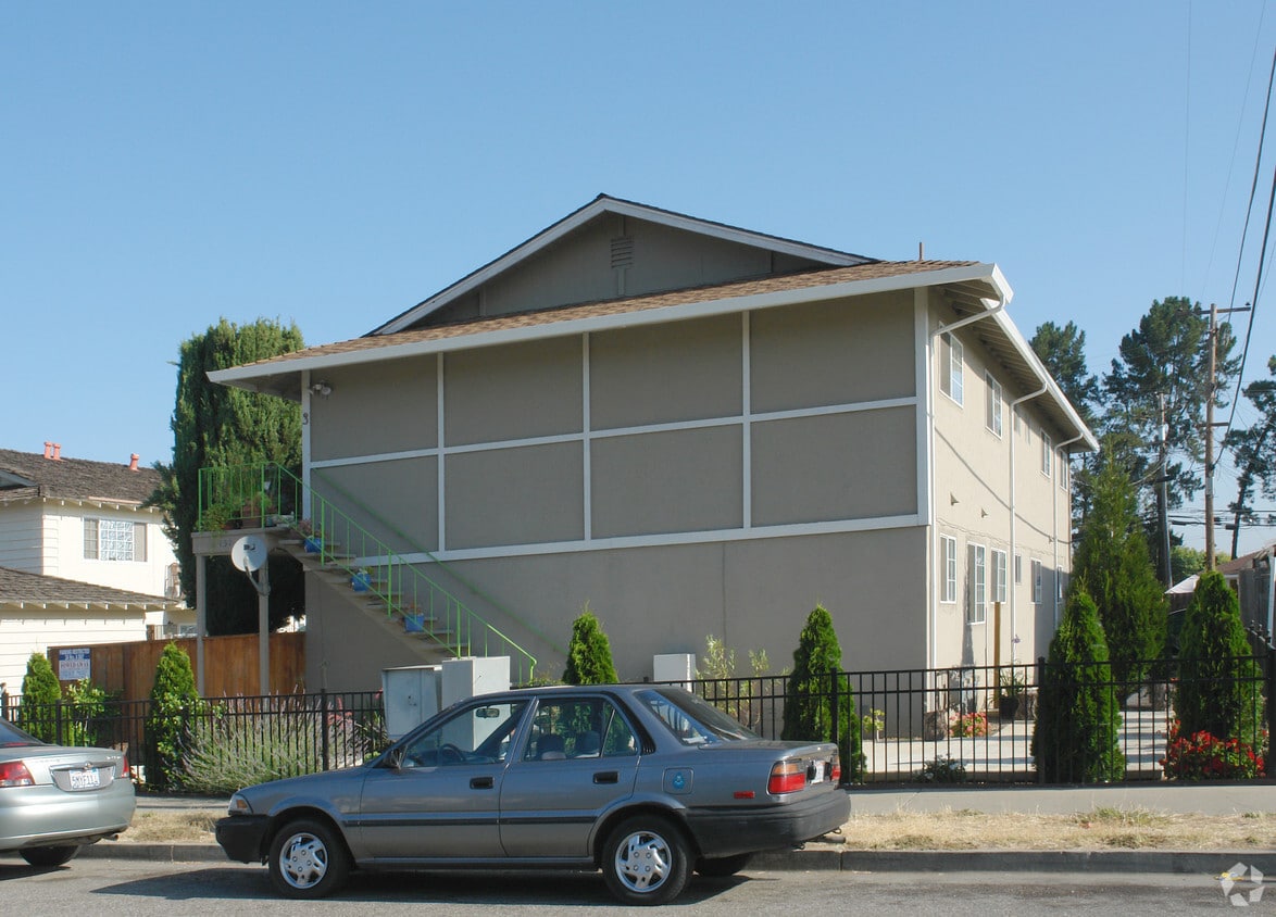 Building Photo - 131 Wilton Dr
