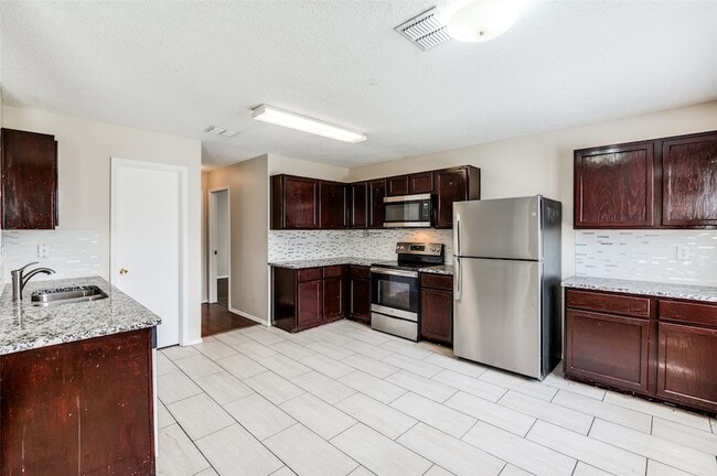 Photo - 2232 White Pine Dr House
