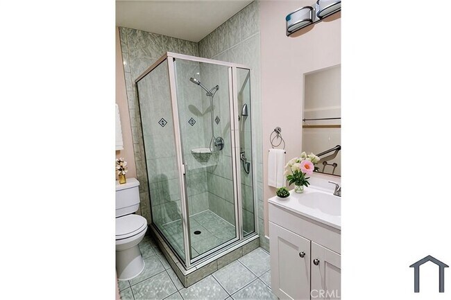 Foto del edificio - 12916 Bloomfield Ave