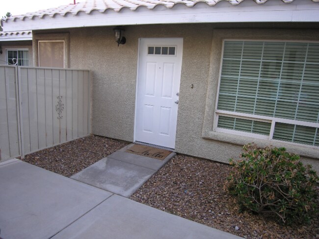 Building Photo - 110 E Ford Ave