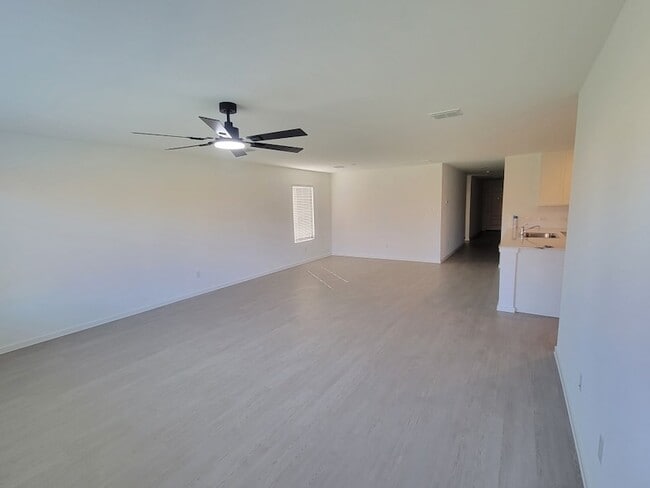 Building Photo - 1612 Parlier St
