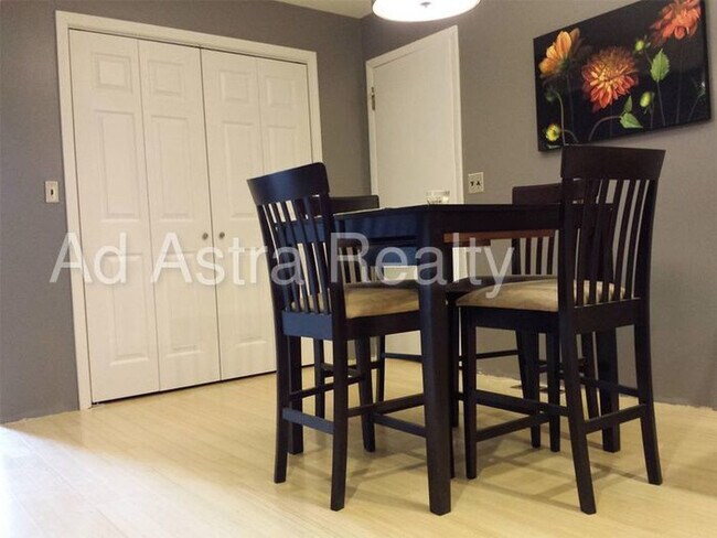 Foto del edificio - Updated 3Bed/2bath Townhome in Lenexa-Avai...