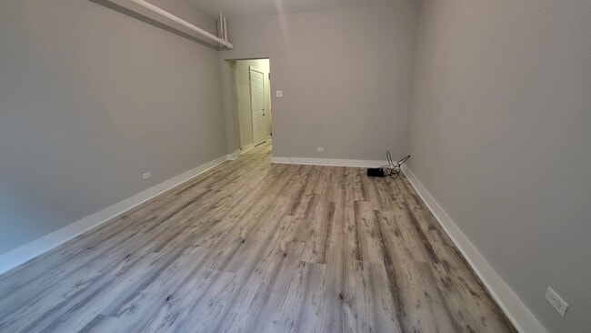 Building Photo - 5509 S Everett Ave