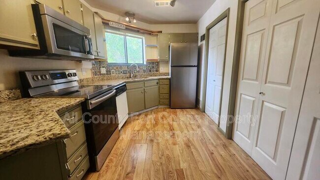Foto del edificio - 4915 Twin Lakes Rd