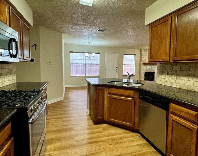 Foto del edificio - 8628 Piney Creek Bend