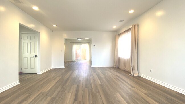 Living and Dining rm - 4432 E 4th St