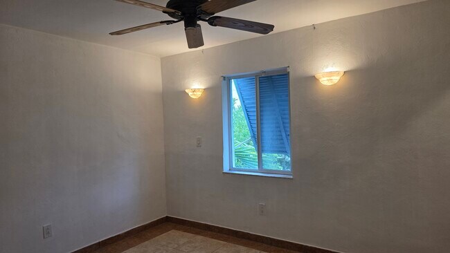 Foto del edificio - 3370 SW 6th St