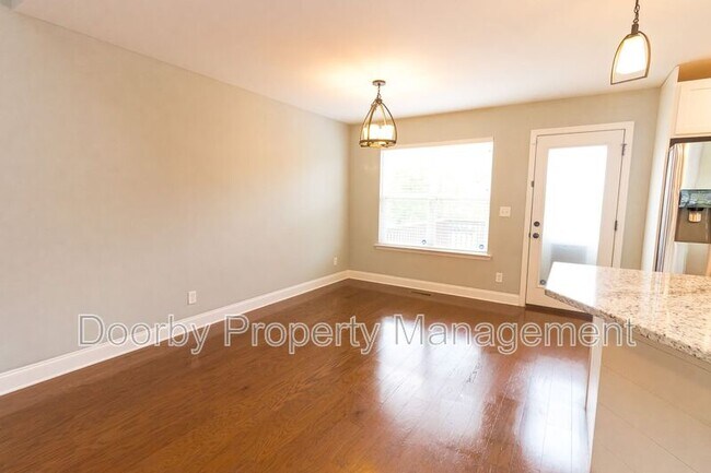 Foto del edificio - 4436 Oakwood Dr