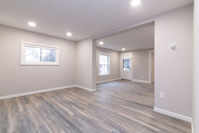 Building Photo - 15 Ayres St
