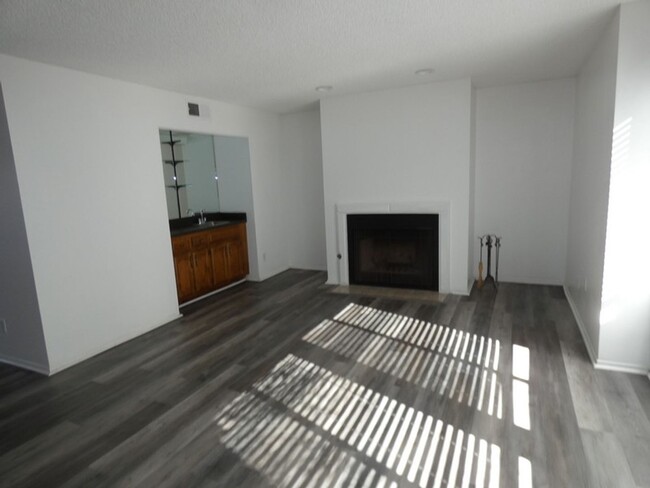 Foto del edificio - Spacious Two Story Townhome