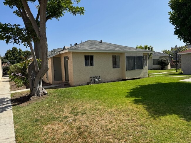 Building Photo - Spacious and Light 2 bedroom in Avalon Gre...