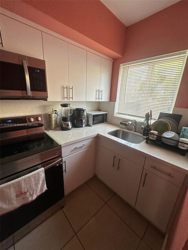 Foto del edificio - 8319 NW 5th Ave