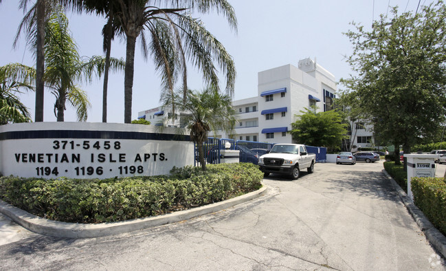Building Photo - Venetian Isle Apartments