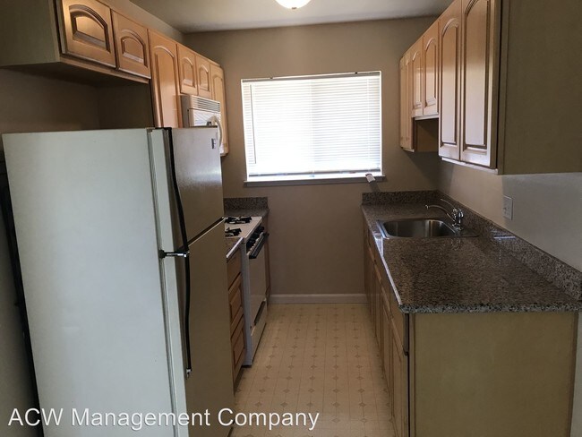 Building Photo - 1 br, 1 bath Apartment - 731 E. Homestead Rd.