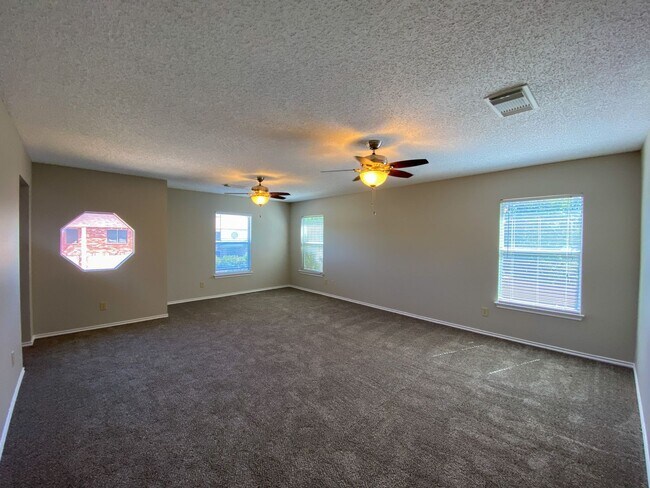 Building Photo - Beautiful 3/2 home in Hunters Mill!