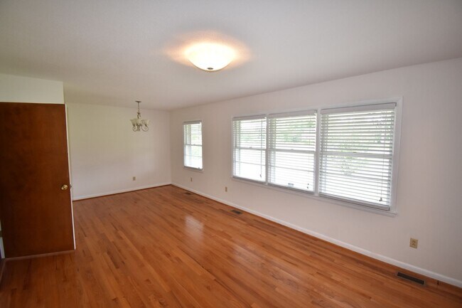 Foto del edificio - 4 Bedroom and 3 Bath Home- Vander