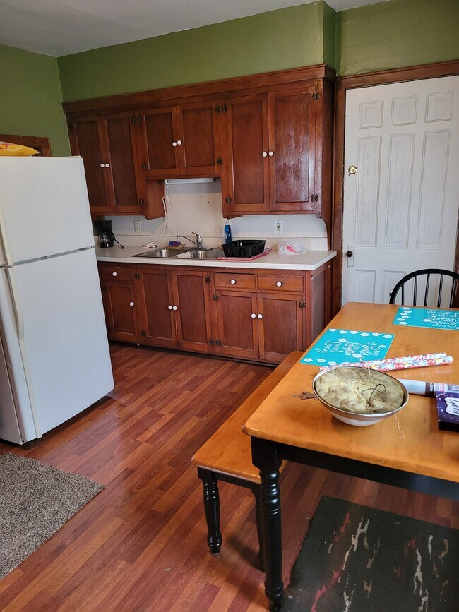 Cocina/Comedor - 322 S 9th St