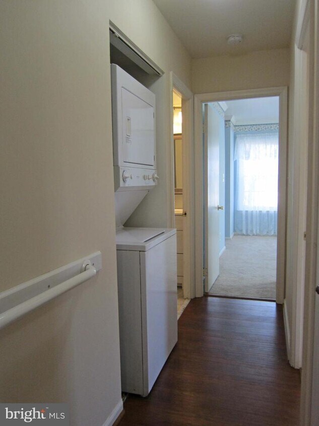 5817 Cove Landing Rd Unit 202, Burke, VA 22015 Condo for Rent in