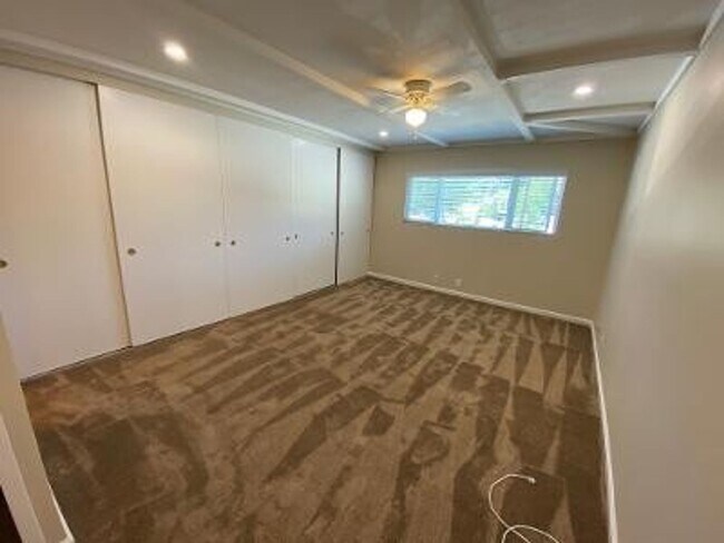 Foto del edificio - Large 2 Bed 2 Bath Apartment In Downtown L...