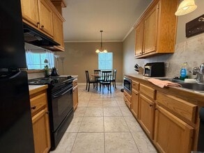Building Photo - 828 Meadow Bend Dr