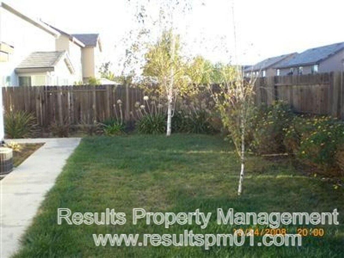 Building Photo - Lincoln 3 Bed 2 Bath Single Story Gem!