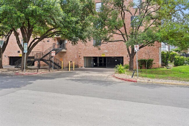 Building Photo - 2401 Leon St