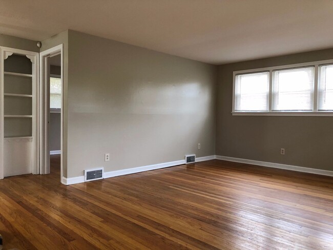 Building Photo - Single Family For Rent - SU Area - Outer C...