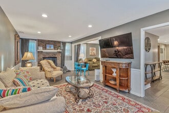 Building Photo - 808 Roseview Dr