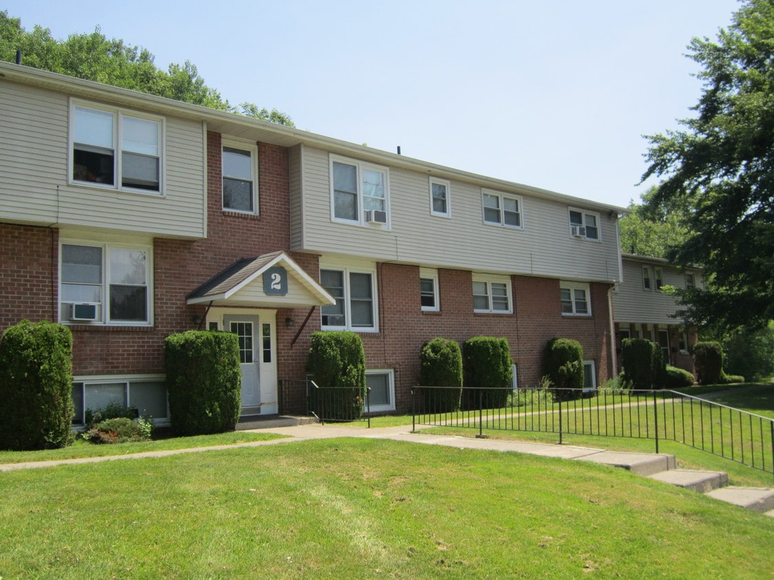 Candlewood Gardens Rentals in Baldwinsville at 34 Candlewood Gdns