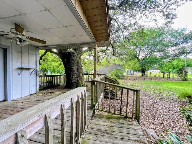 Foto del edificio - 5670 Lauramore Rd