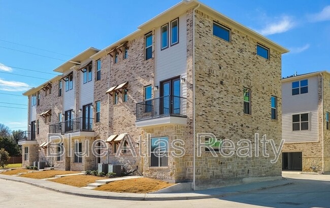 Photo - 728 N Plano Rd Townhome
