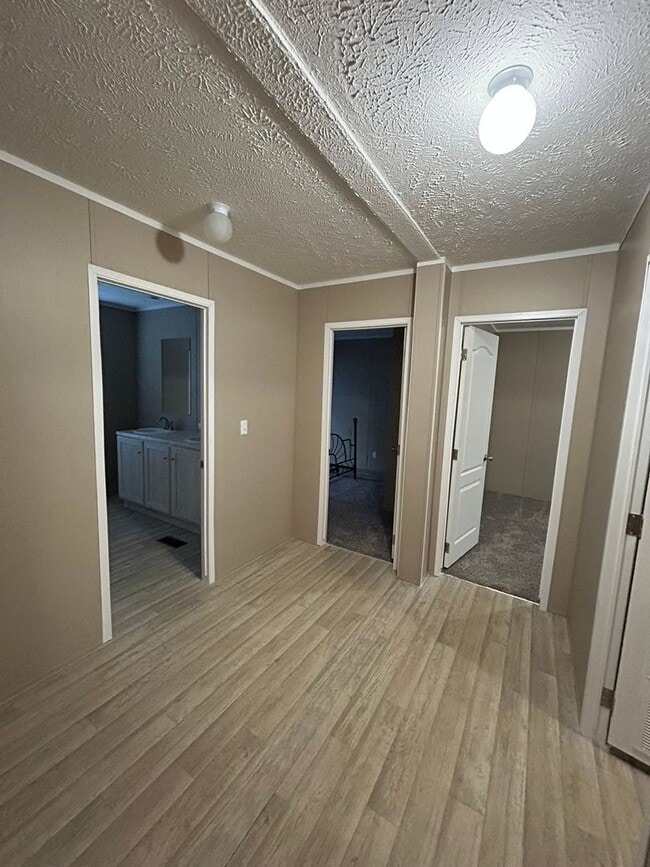 Building Photo - Private 3 Bedroom 2 Bath Home on 4 Acres