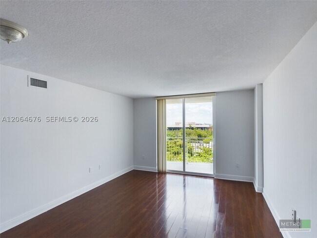Foto del edificio - 60 NW 37th Ave
