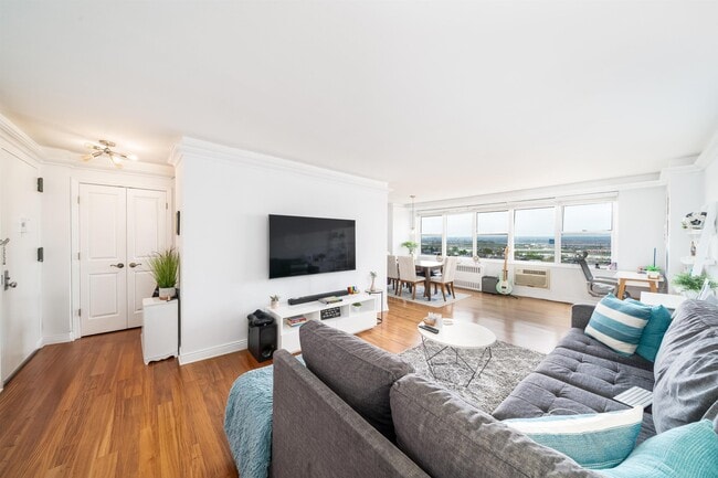 Building Photo - 500 Central Ave