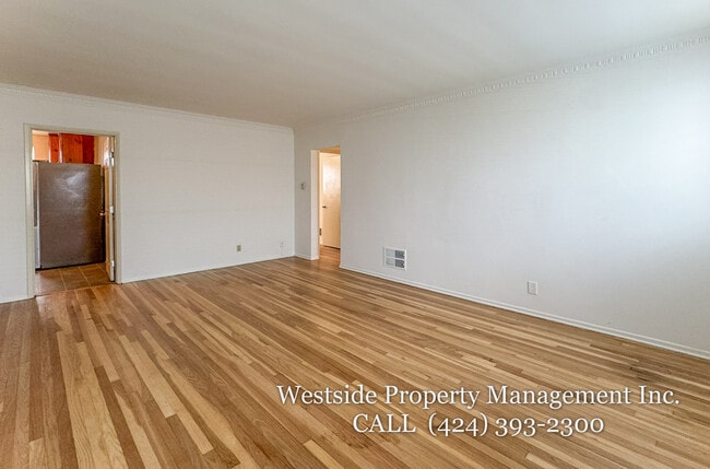 Building Photo - 244 S Doheny Dr