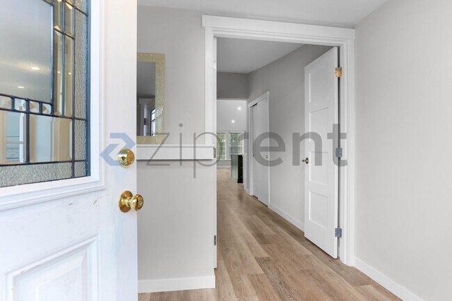 Foto del edificio - 1020 151st Ave SE