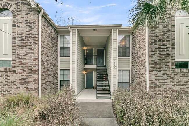Charming 2BR/2BA Condo with Water Views in Sought-After Montclair – Mount Pleasant, SC - Charming 2BR/2BA Condo with Water Views in Sought-After Montclair – Mount Pleasant, SC